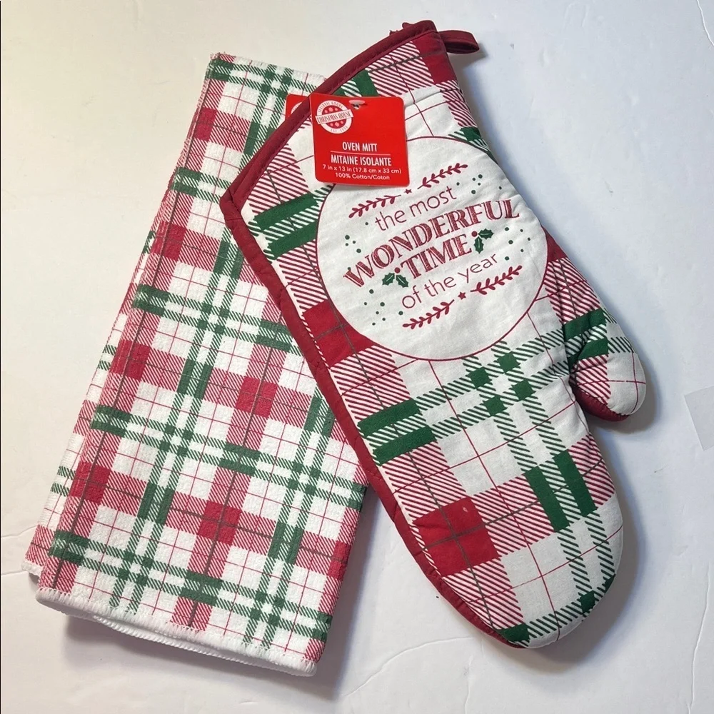 Festive Red and Green Kitchen Towel and Oven Mitt Set